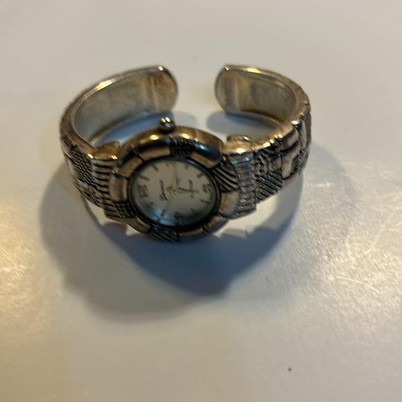 Silver toned bracelet watch vintage style intricate design new battery - Picture 5 of 8